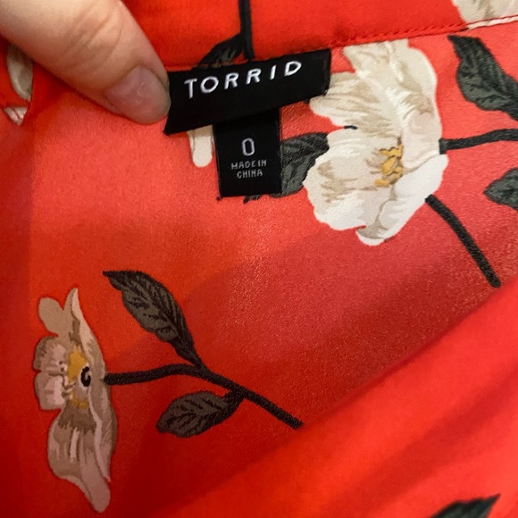 Red Flowy Floral Top - Picture 4 of 4